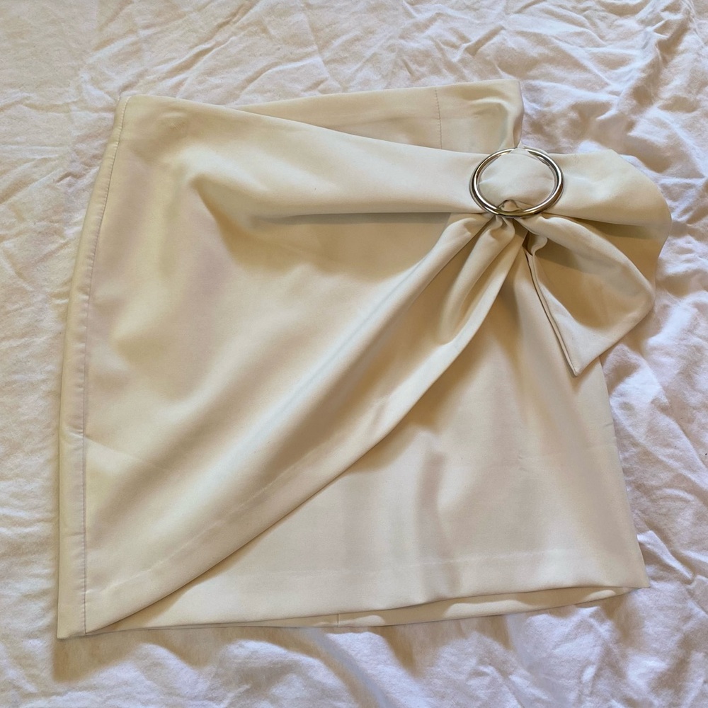 White Mini Skirt (M) (Never Worn)